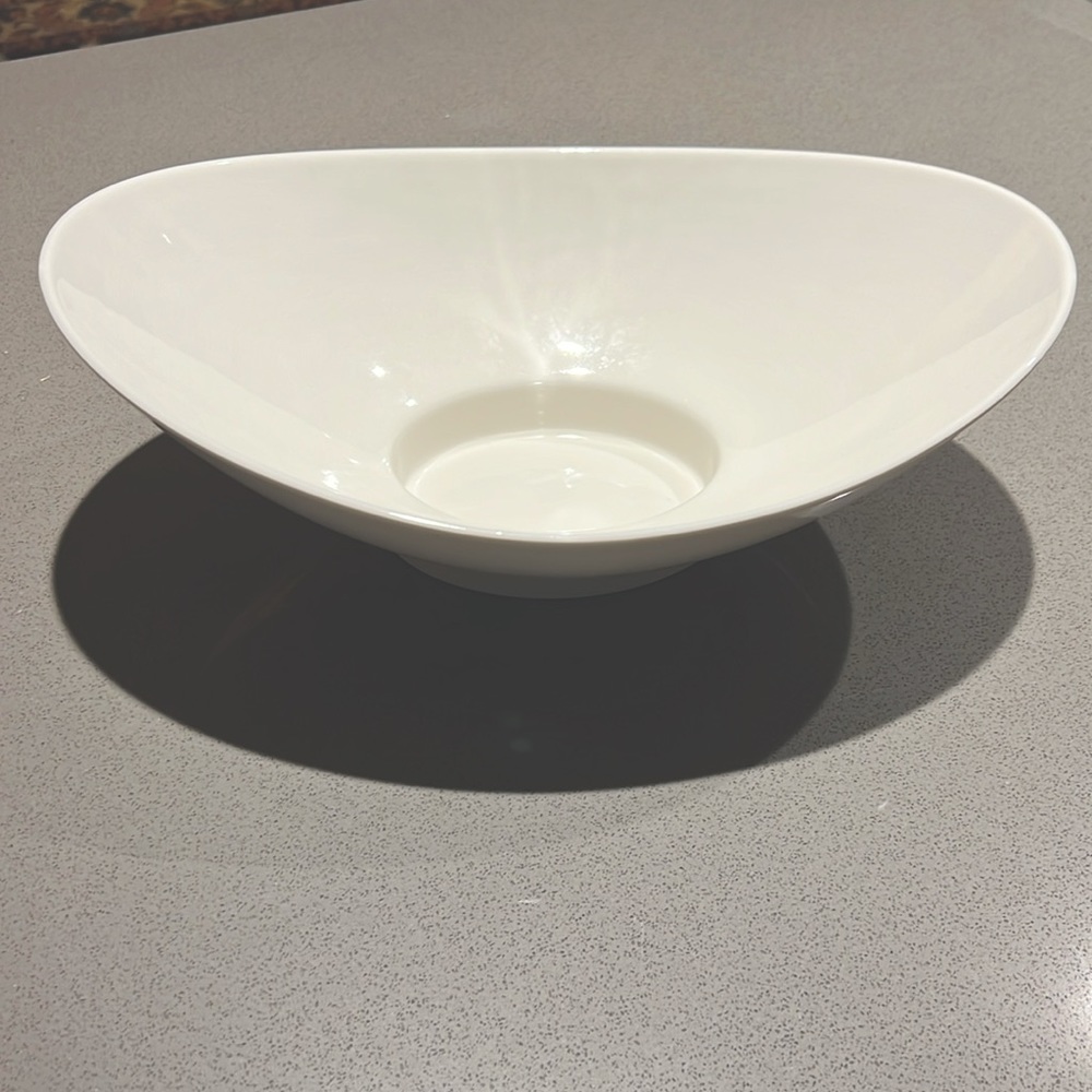 White porcelain bowl/dish